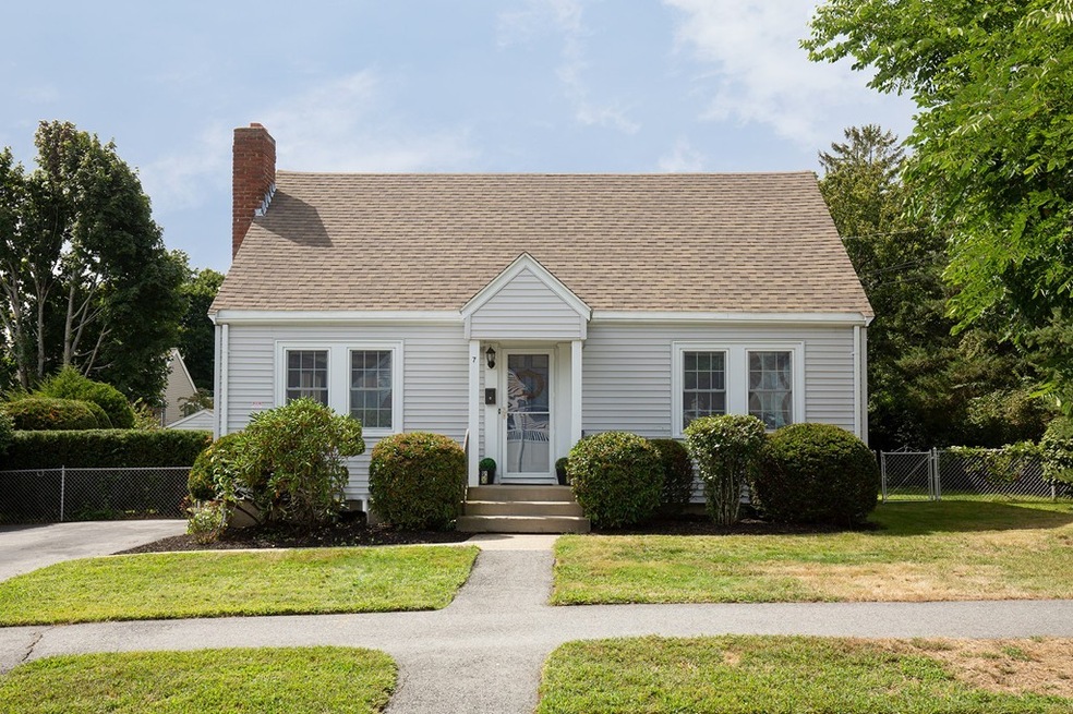 7 Sherwood Rd, Stoneham, MA 02180 - photo 1