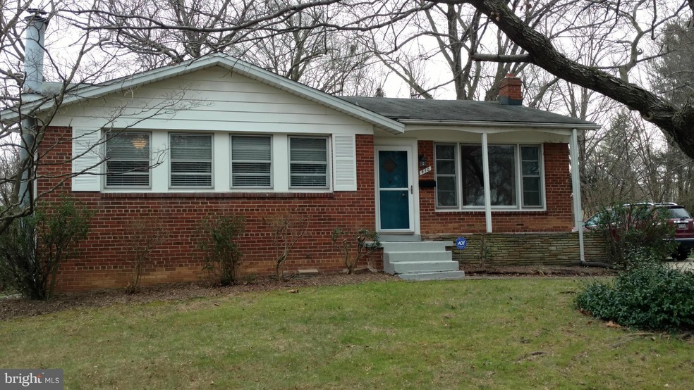 410 Marshall Rd SW, Vienna, VA 22180 - photo 1