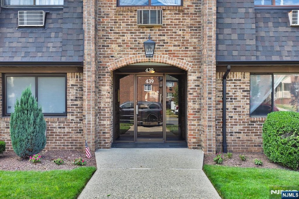 439 Ridge Rd unit 6, Lyndhurst, NJ 07071 - photo 1