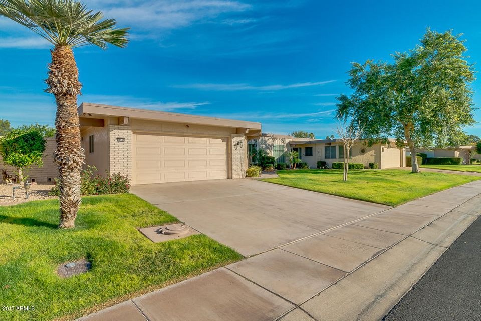 10548 W Hutton Dr, Sun City, AZ 85351 - photo 1