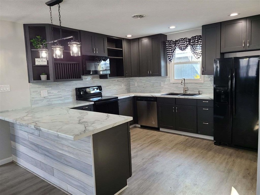 512 E 3rd St, Warren, IN 46792 - photo 1