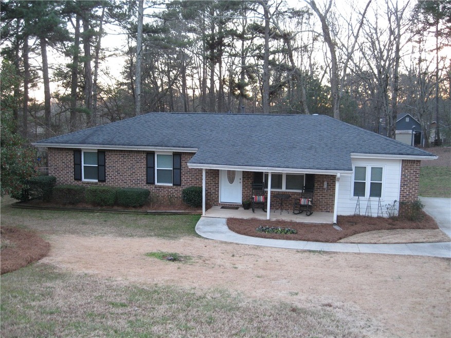 527 Eastside Dr, Dacula, GA 30019 - photo 1