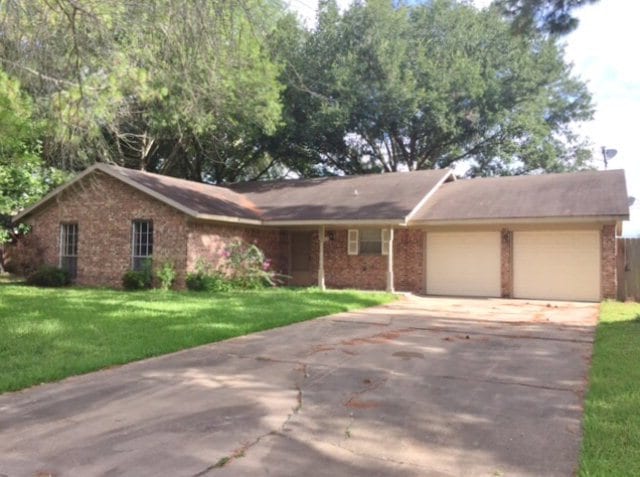 3825 Heatherglen St, Bay City, TX 77414 - photo 1