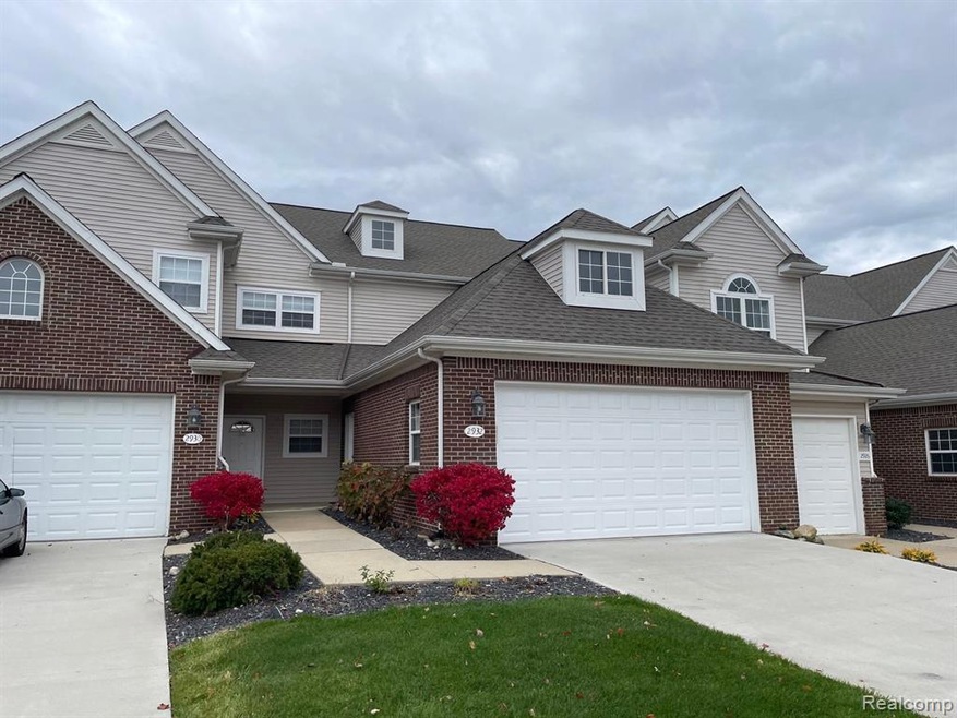2932 N. Knightsbridge Cir