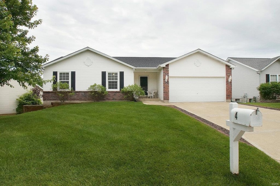 Great curb appeal. vinyl siding, roof 2011, enclos