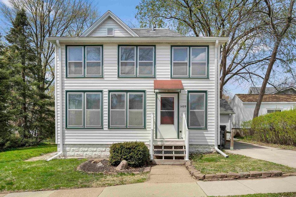 1409 Washington St unit A & B, Cedar Falls, IA 50613 - photo 1