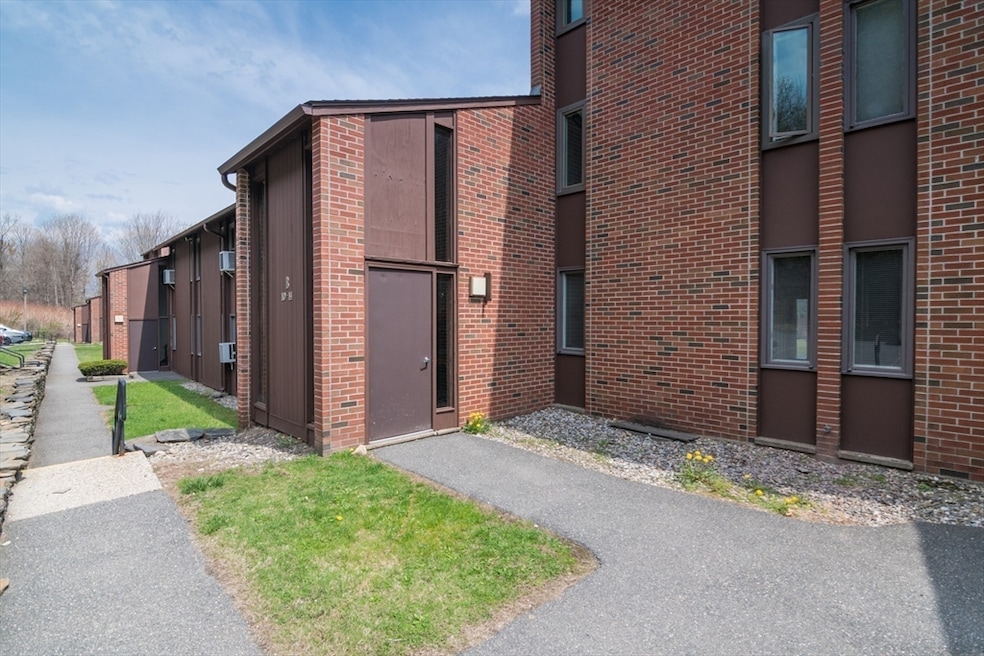 232 N East St unit 12, Amherst, MA 01002 - photo 1