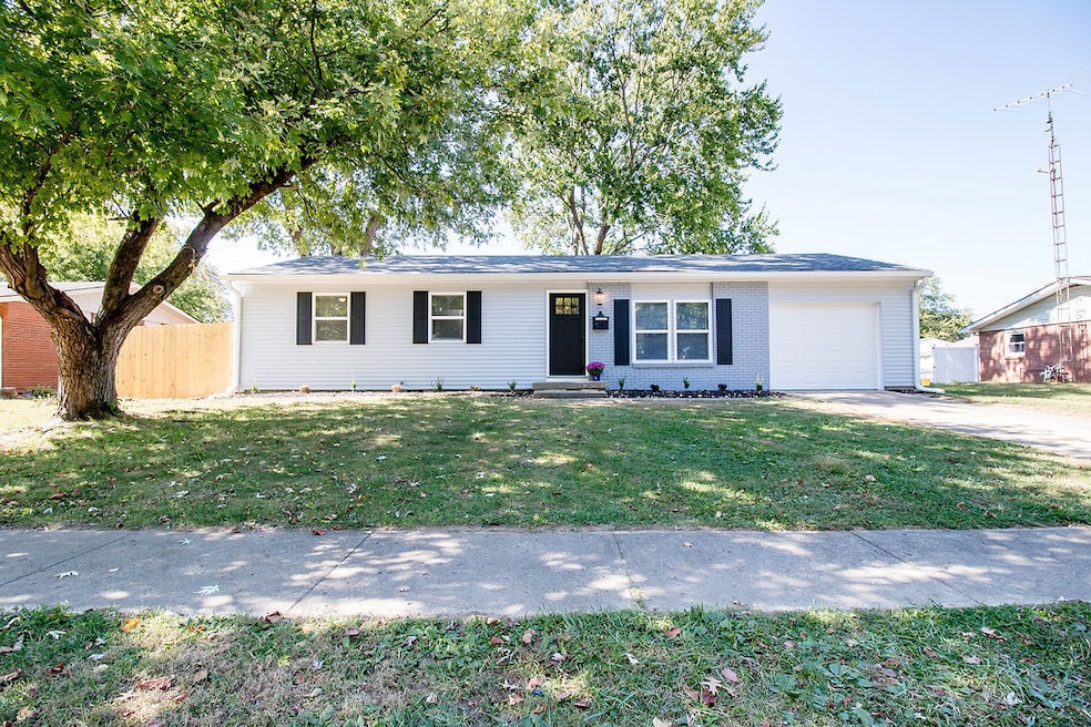 2326 Dawnshire Dr, Columbus, IN 47203 - photo 1