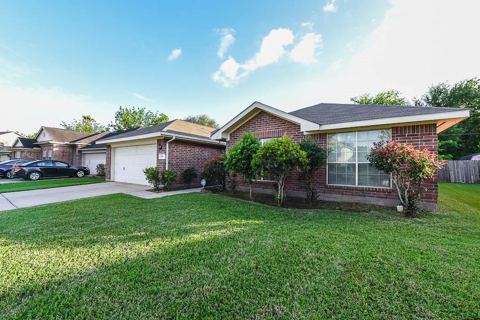 2005 Village Court Ln, Rosenberg, TX 77471 - photo 1