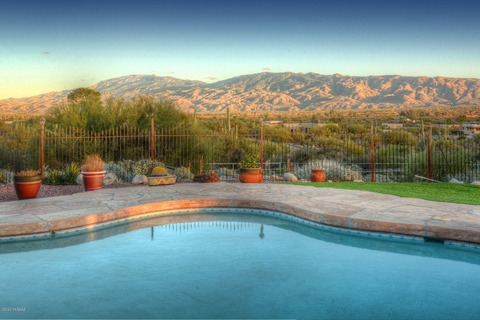 Pool and Views