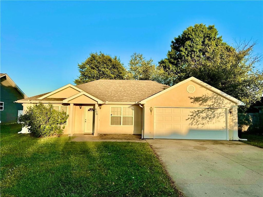 606 Kendrick St, Knob Noster, MO 65336 - photo 1