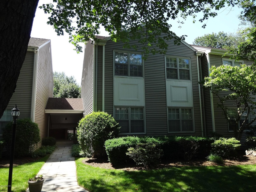 51 Old Kings Hwy unit 19, Old Greenwich, CT 06870 - photo 1