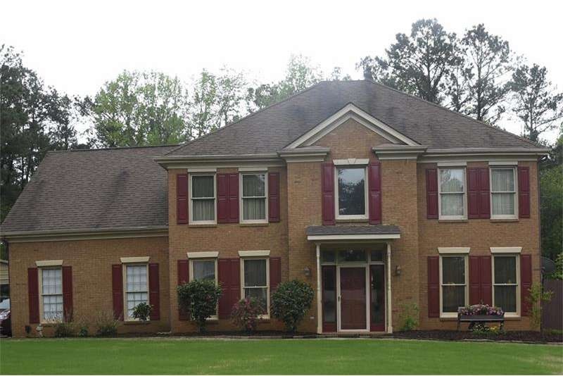 Well cared for home! Located at a dead end street 