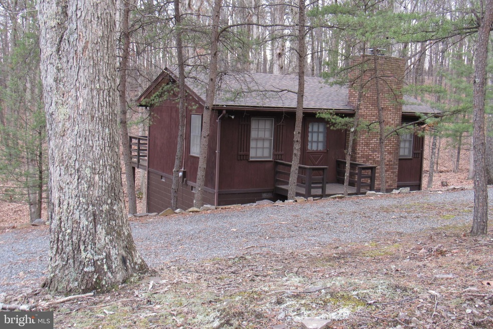 6 Greenoak Ln, Berkeley Springs, WV 25411 - photo 1