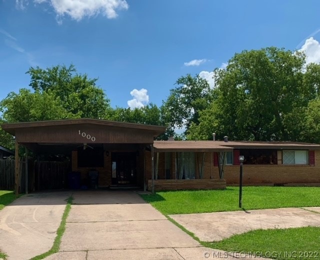 1000 Devonwood Ave, Duncan, OK 73533 - photo 1
