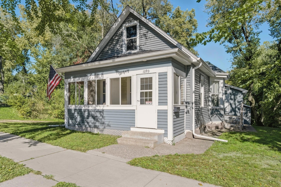 1093 4th St E, Saint Paul, MN 55106 - photo 1