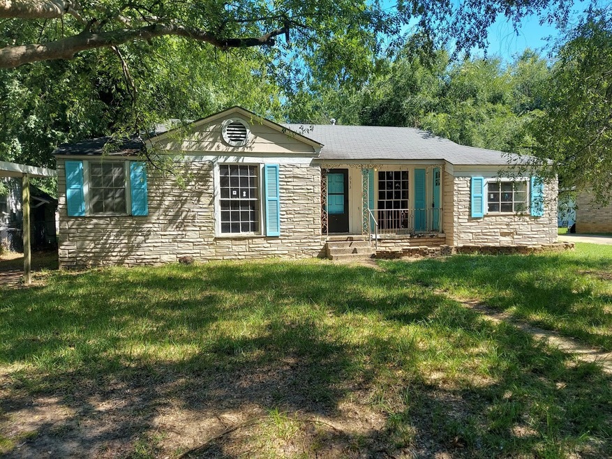 633 Arizona Ave, Wake Village, TX 75501 - photo 1