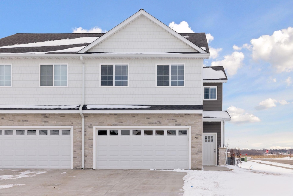 628 Franklin St, Roberts, WI 54023 - photo 1