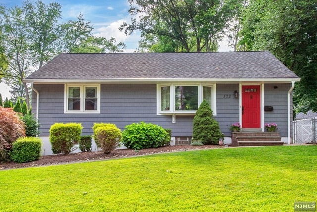 522 Chestnut St, Township of Washington, NJ 07676 - photo 1