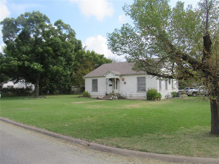 1303 N Ross Ave, Sherman, TX 75090 - photo 1