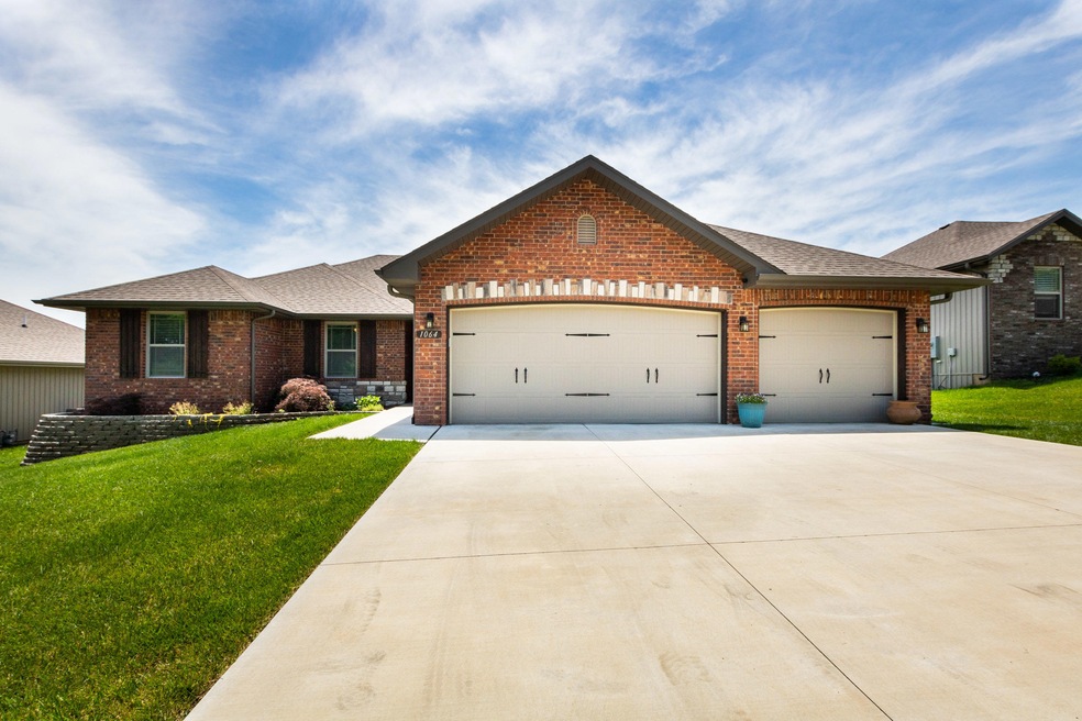 Laura Duckworth - 1064 E Lakota St-25