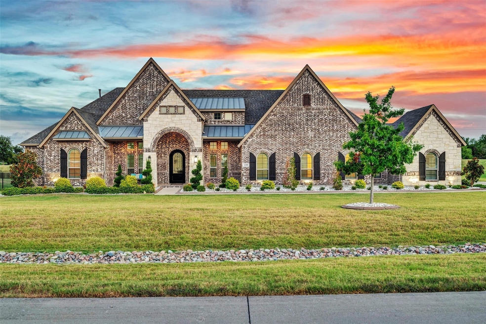 View of front of house featuring a lawn