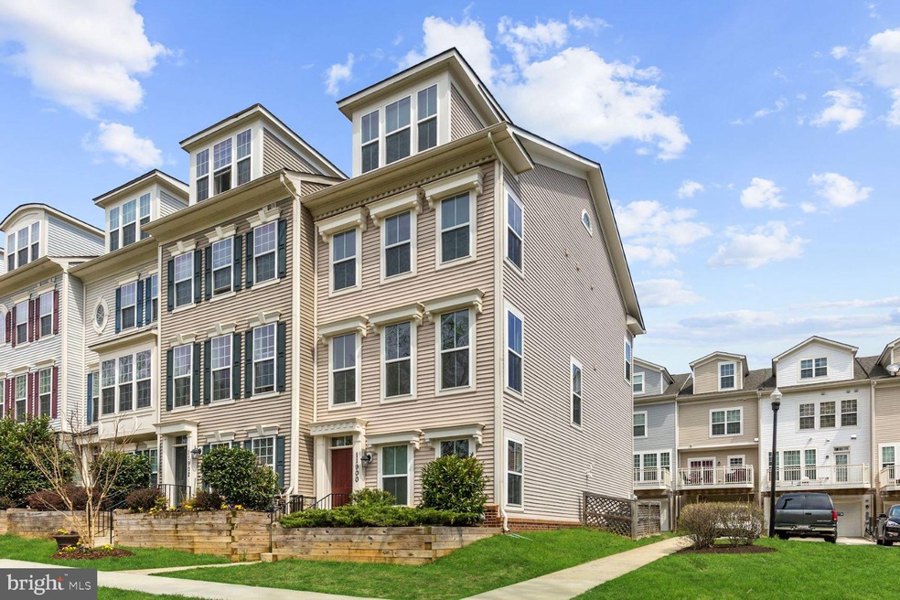 11900 Weybridge Ln, Germantown, MD 20876 - photo 1