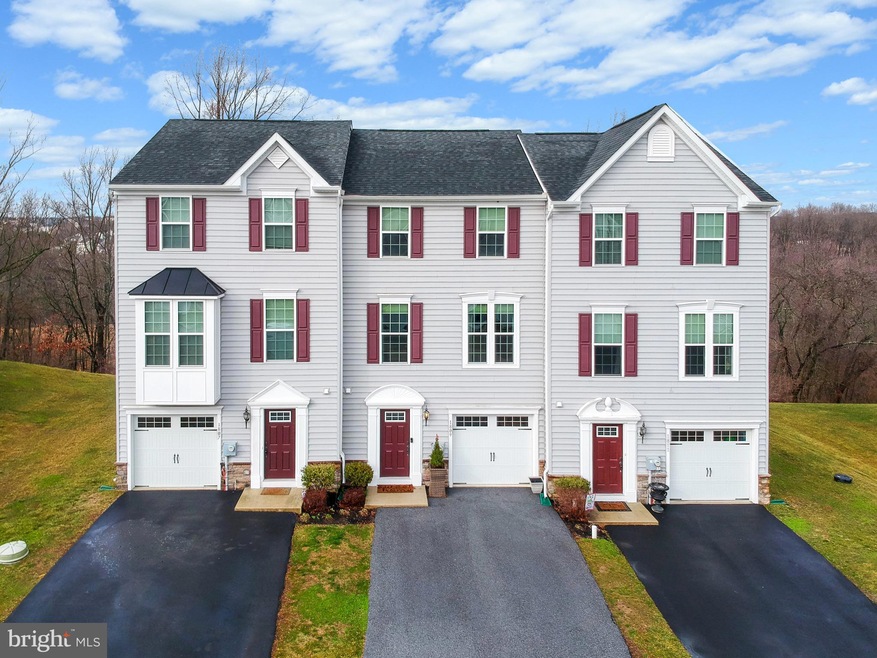 1809 Honeysuckle Ct, Downingtown, PA 19335 - photo 1