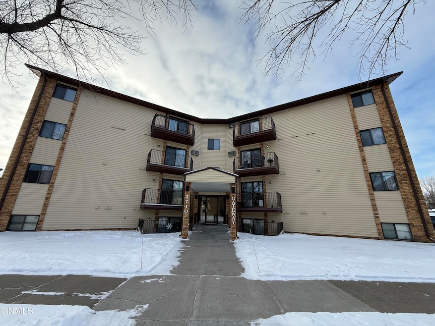 2710 Gateway Ave unit 3E, Bismarck, ND 58503 - photo 1