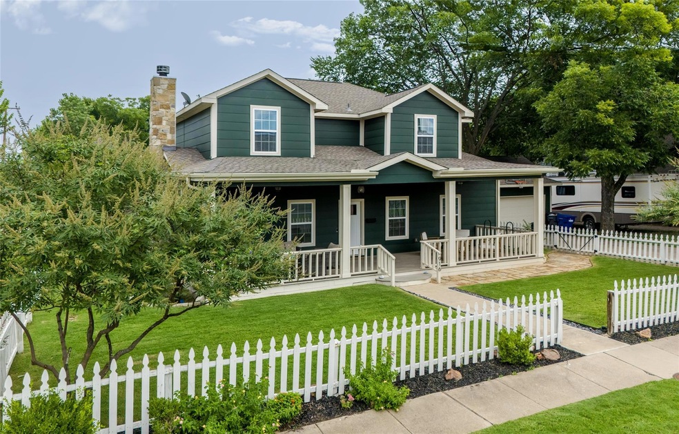 View of front of home featuring a porch