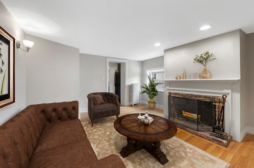 8 Brown St unit 4, Salem, MA 01970 - photo 1