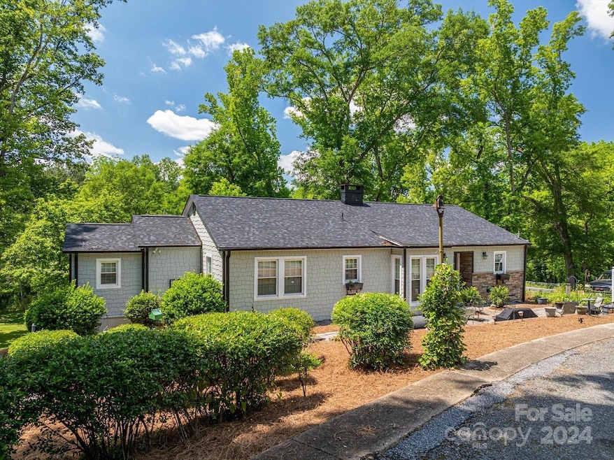 1827 W Randolph Rd, Shelby, NC 28150 - photo 1