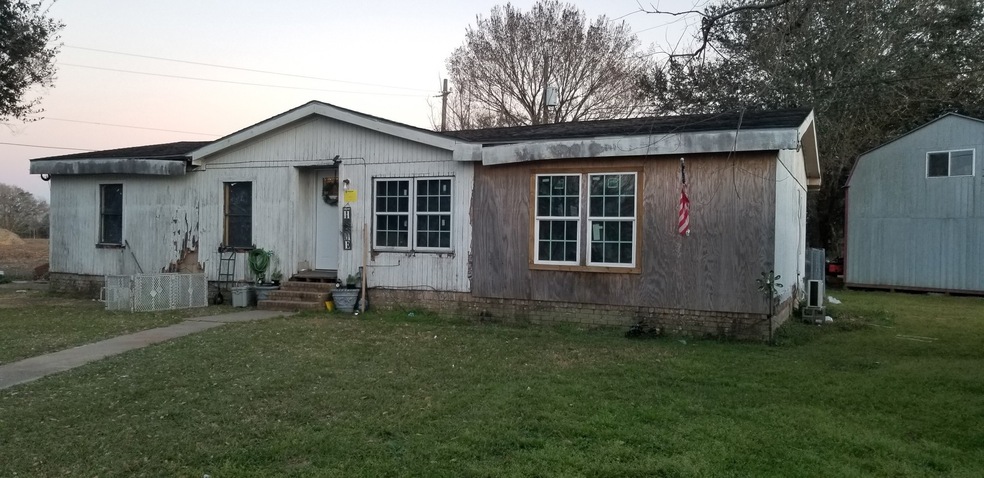 9 Sissy Ln, Bay City, TX 77414 - photo 1