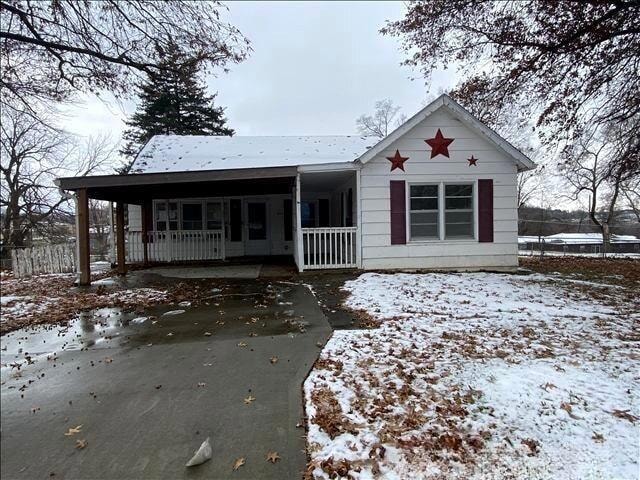63 Logan St, Leavenworth, KS 66048 - photo 1