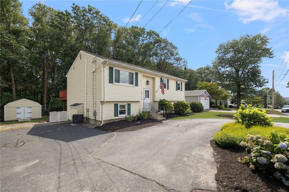 40 Rockcrest Dr, Cranston, RI 02920 - photo 1