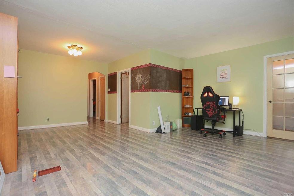 13847 62nd Rd, Flushing, NY 11367 - photo 1