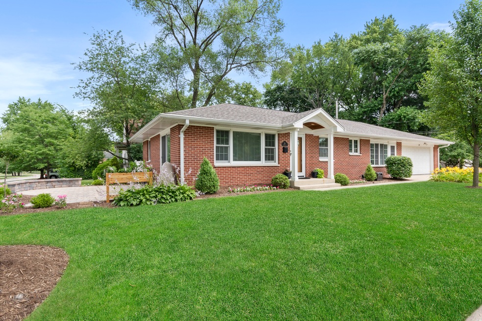 29 W 13th Ave, Naperville, IL 60563 - photo 1