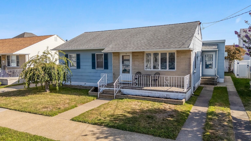 107 E Hollywood Ave, Wildwood, NJ 08260 - photo 1