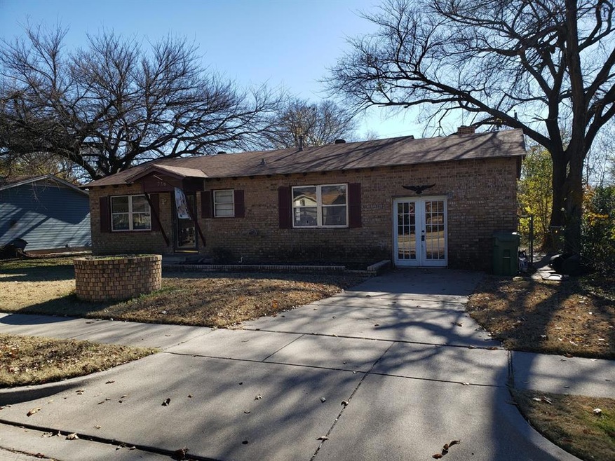 716 Shady Ln, Hurst, TX 76053 - photo 1