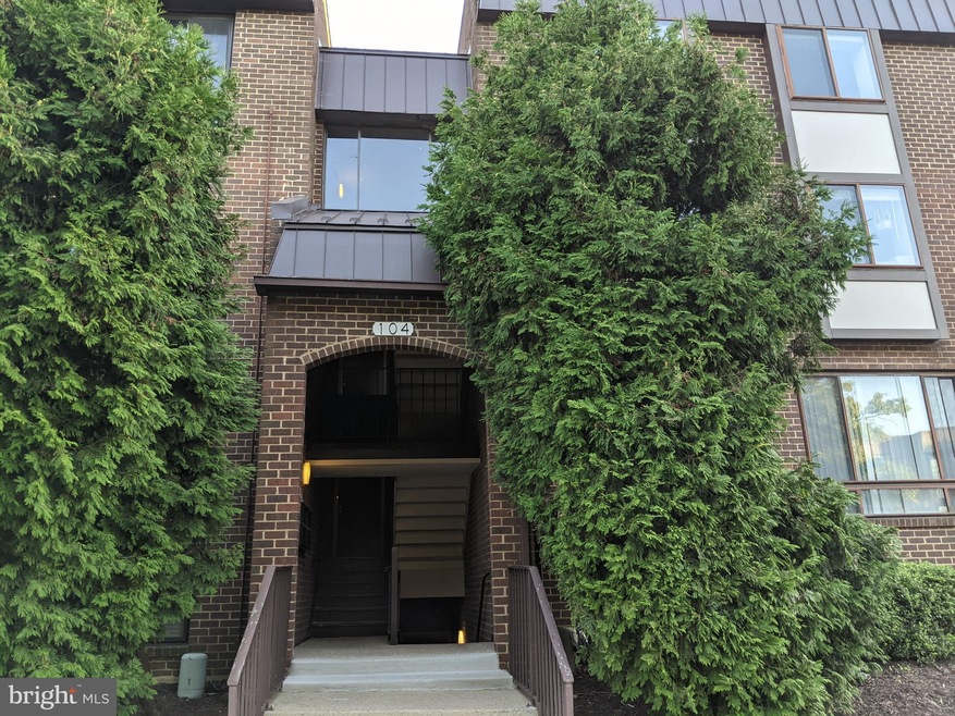 104 Roberts Ln unit 201, Alexandria, VA 22314 - photo 1
