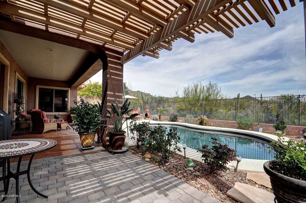 Lanai to pool