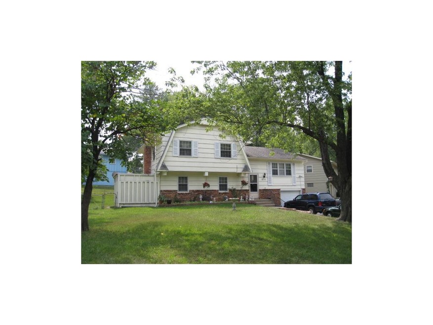 Welcome Home! 4+ bedrooms, 2.5 baths 5711 E 98th T