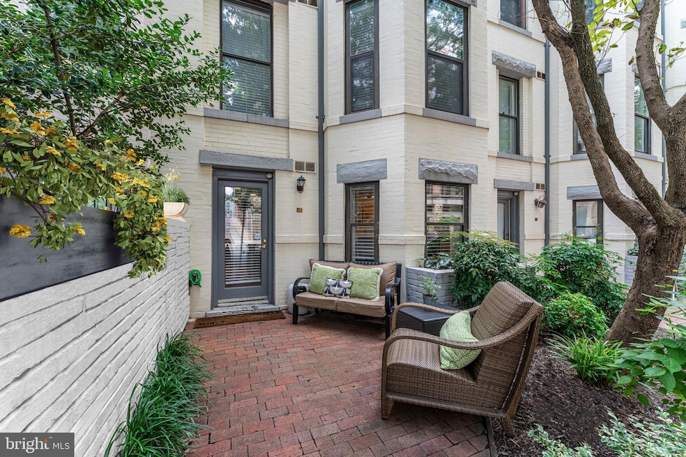 1124 25th St NW unit T4, Washington, DC 20037 - photo 1