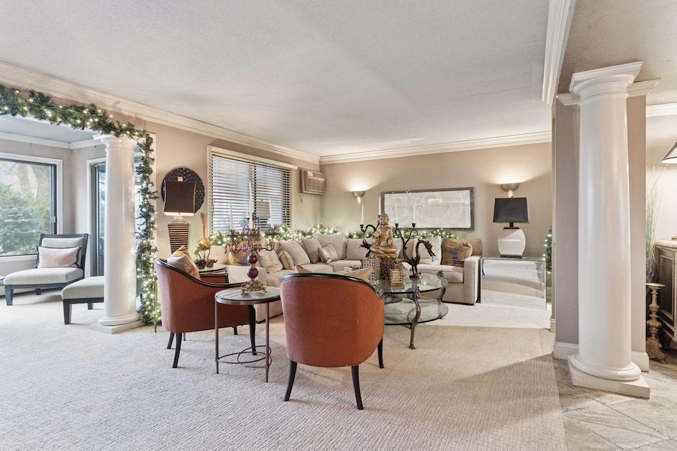 Welcome to 3076 Lexington Avenue North Unit #A6!