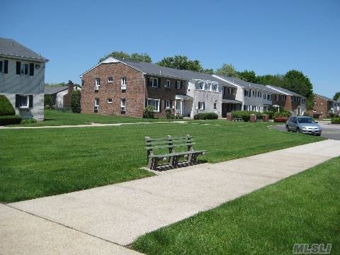 148 Dawson Ln, Jericho, NY 11753 - photo 1