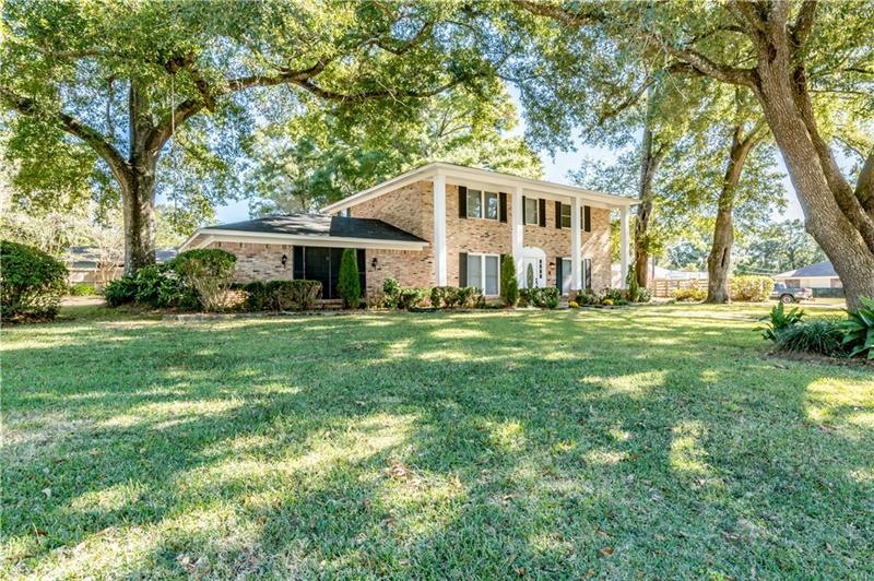 821 Bernard Cir, Mobile, AL 36693 - photo 1