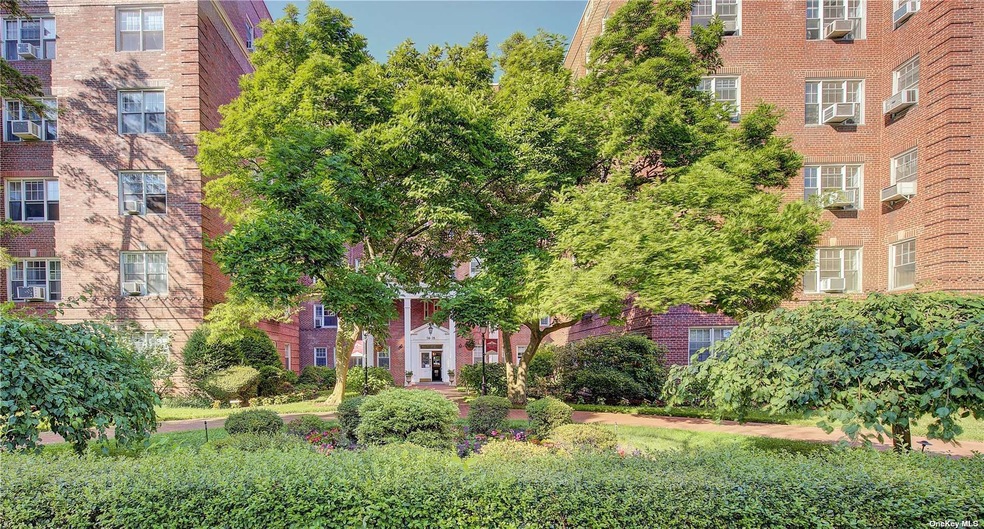 7635 113th St unit 5G, Forest Hills, NY 11375 - photo 1