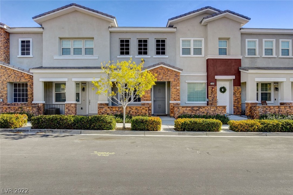 Stunning 2 Bedroom Townhome Within The Brownstones