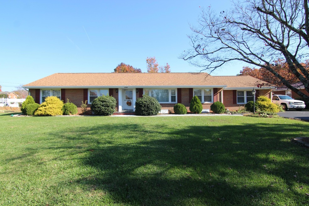 2124 FfEATHER  RD