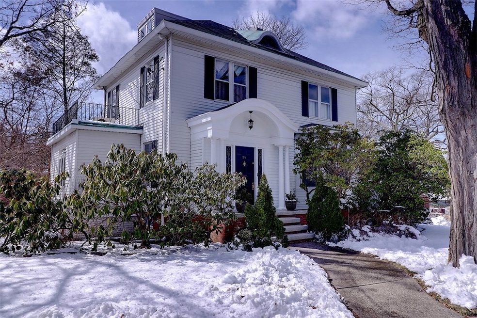 58 Sayles Ave, Pawtucket, RI 02860 - photo 1